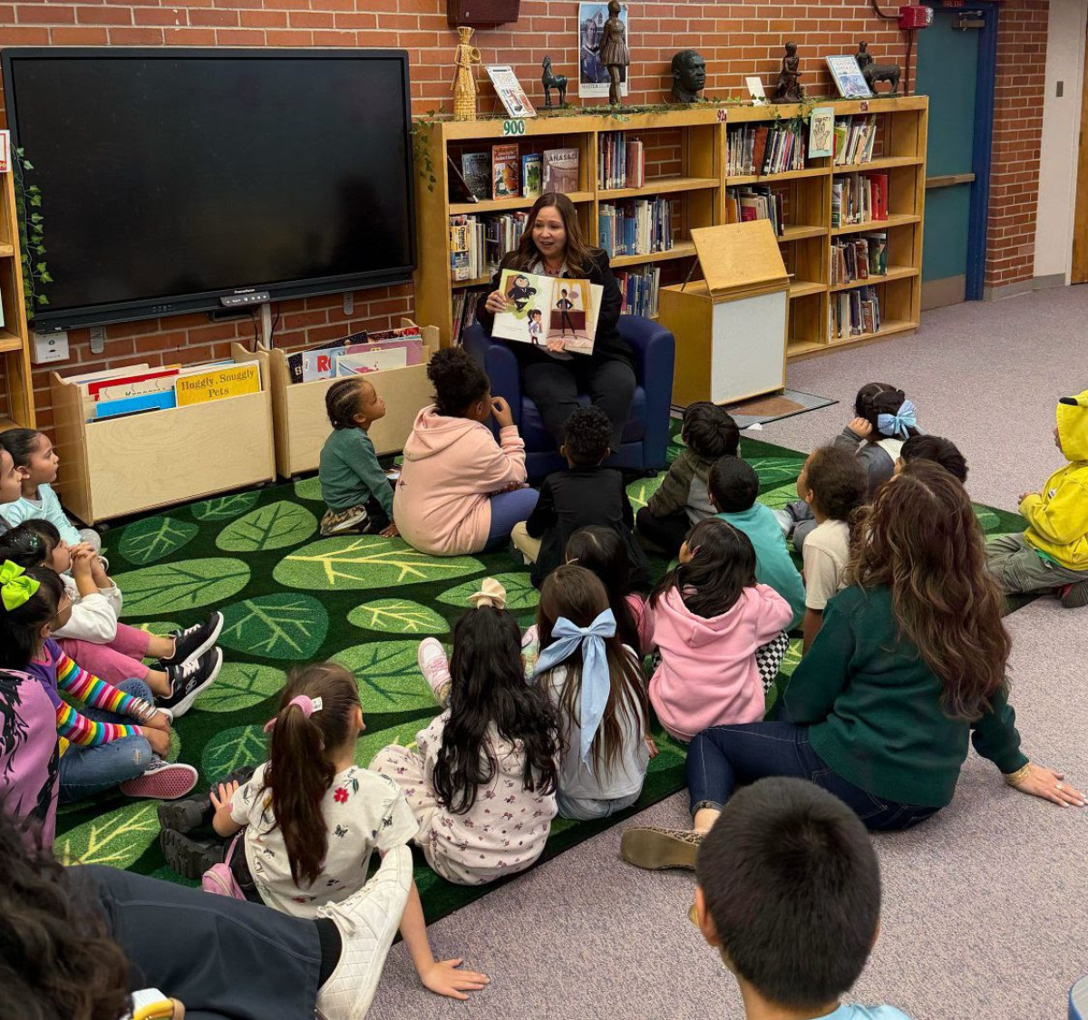 Picture of Rep. Grijalva reading to children